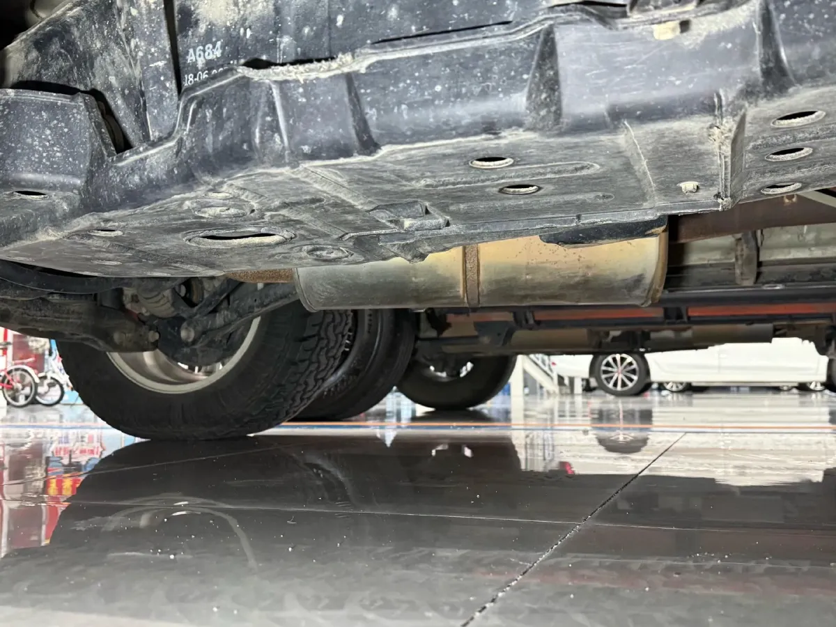 2017 YuTong T7 6.0L 316HP V8 6AT,autocango,china used car exporter,china ev exporter,chinese used car exporter,chinese used ev exporter