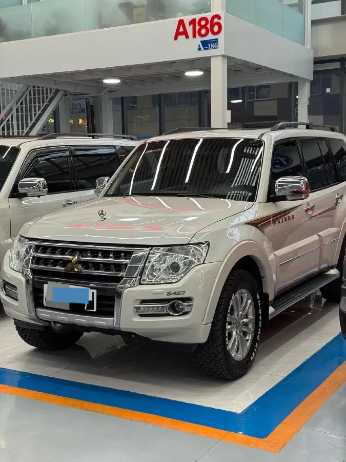 2017 YuTong T7 6.0L 316HP V8 6AT,autocango,china used car exporter,china ev exporter,chinese used car exporter,chinese used ev exporter