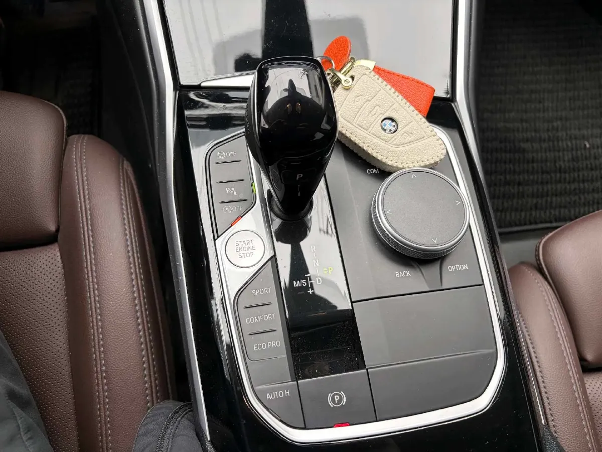 2022 BMW 3 Series 2.0T 156HP L4 8AT,autocango,china used car exporter,china ev exporter,chinese used car exporter,chinese used ev exporter