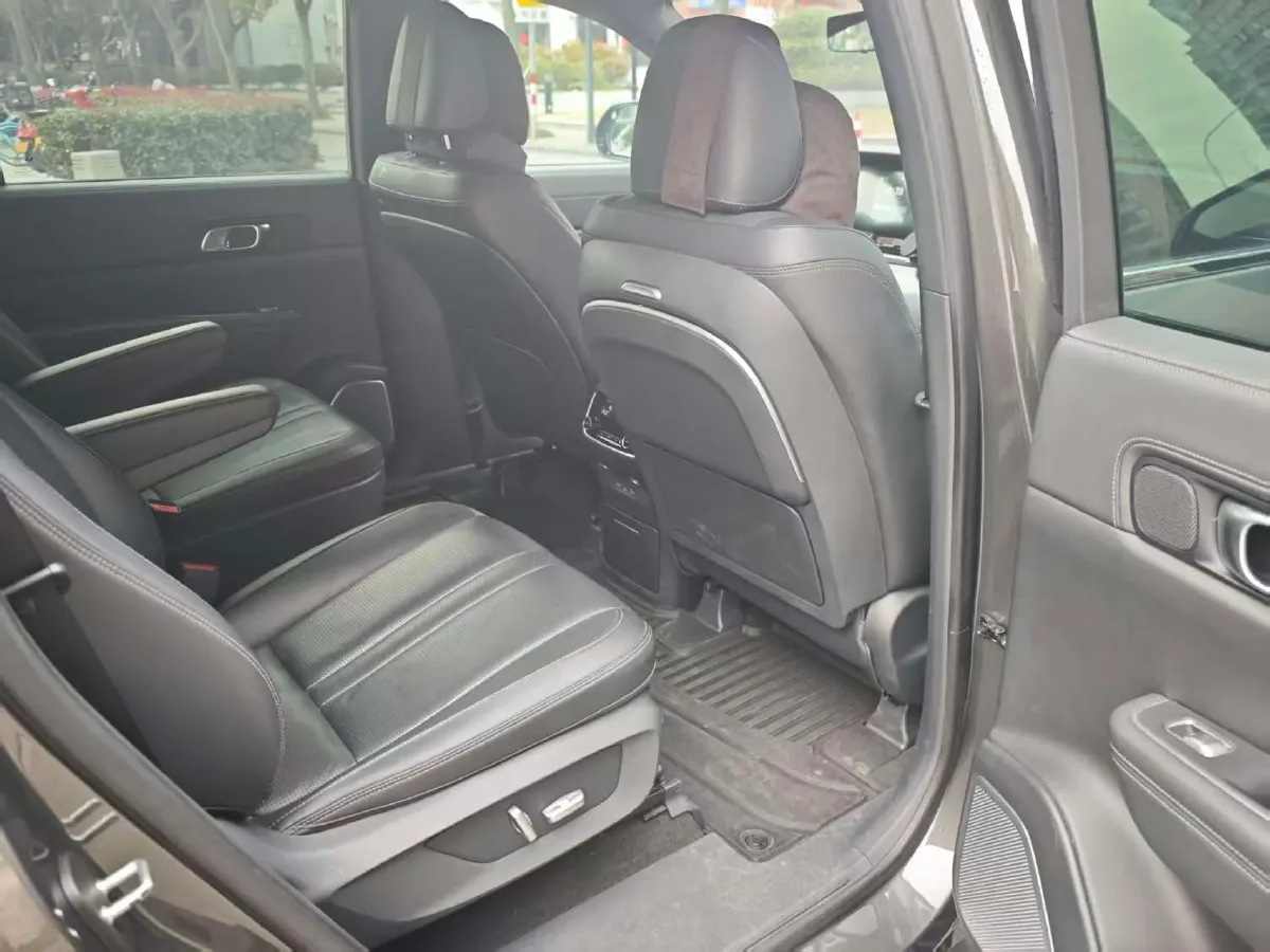 2020 Li ONE Range Extended 131HP REEV 40.5KWH,autocango,china used car exporter,china ev exporter,chinese used car exporter,chinese used ev exporter