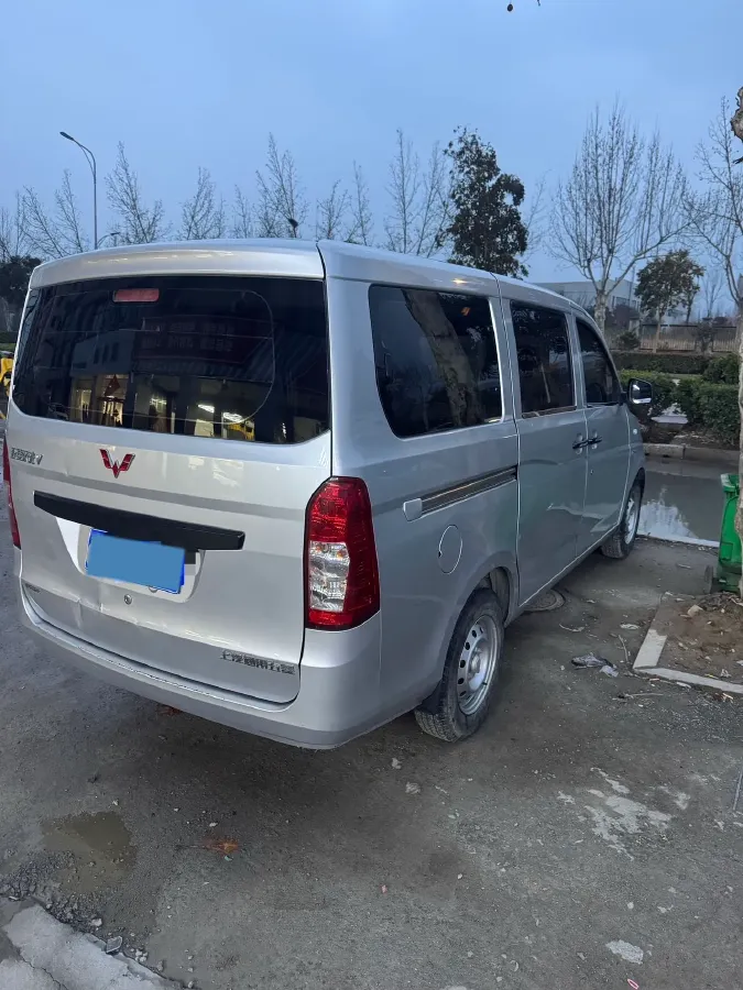 2019 WuLing RongGuang V 1.5L 99HP L4 6MT,autocango,china used car exporter,china ev exporter,chinese used car exporter,chinese used ev exporter