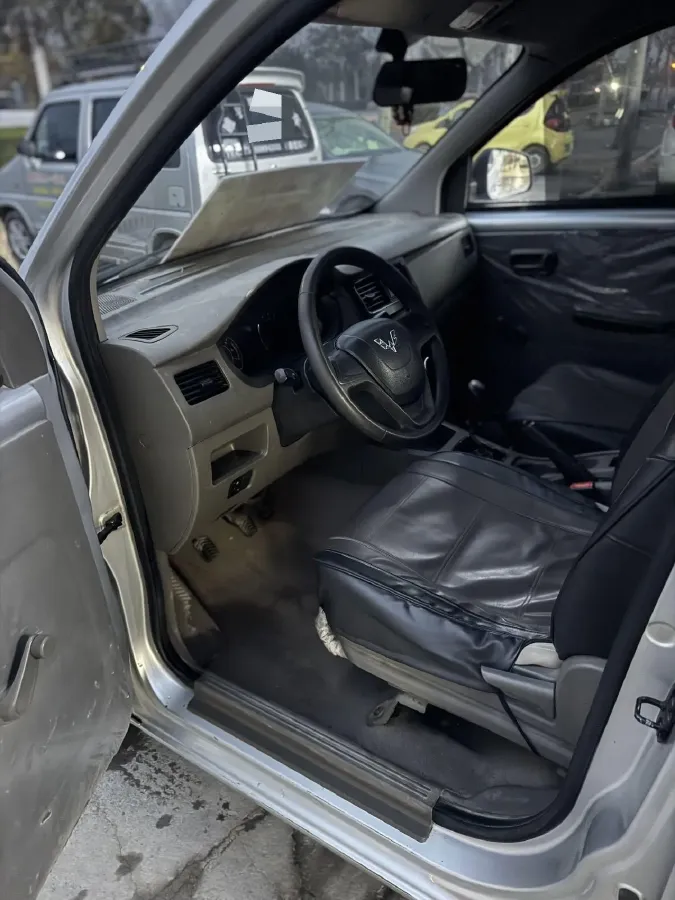 2019 WuLing RongGuang V 1.5L 99HP L4 6MT,autocango,china used car exporter,china ev exporter,chinese used car exporter,chinese used ev exporter