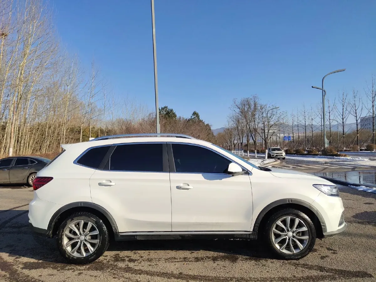 2022 Roewe RX5 1.5T 181HP L4 6MT,autocango,china used car exporter,china ev exporter,chinese used car exporter,chinese used ev exporter