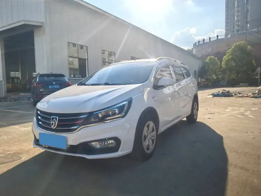 2017 BaoJun 310W 1.5L 112HP L4 6MT,autocango,china used car exporter,china ev exporter,chinese used car exporter,chinese used ev exporter