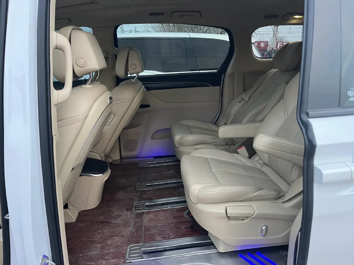 2022 Buick GL8 2.0T 237HP L4 9AT,autocango,china used car exporter,china ev exporter,chinese used car exporter,chinese used ev exporter