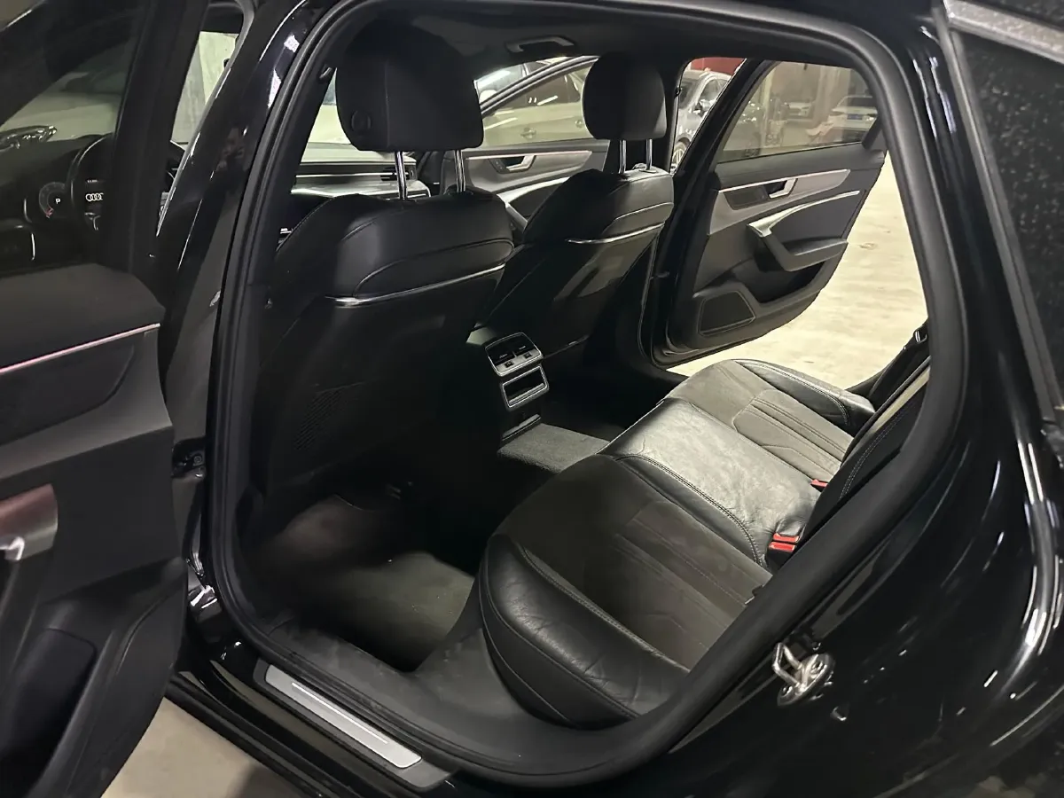 2021 Audi A6L 2.0T 190HP L4 7DCT,autocango,china used car exporter,china ev exporter,chinese used car exporter,chinese used ev exporter