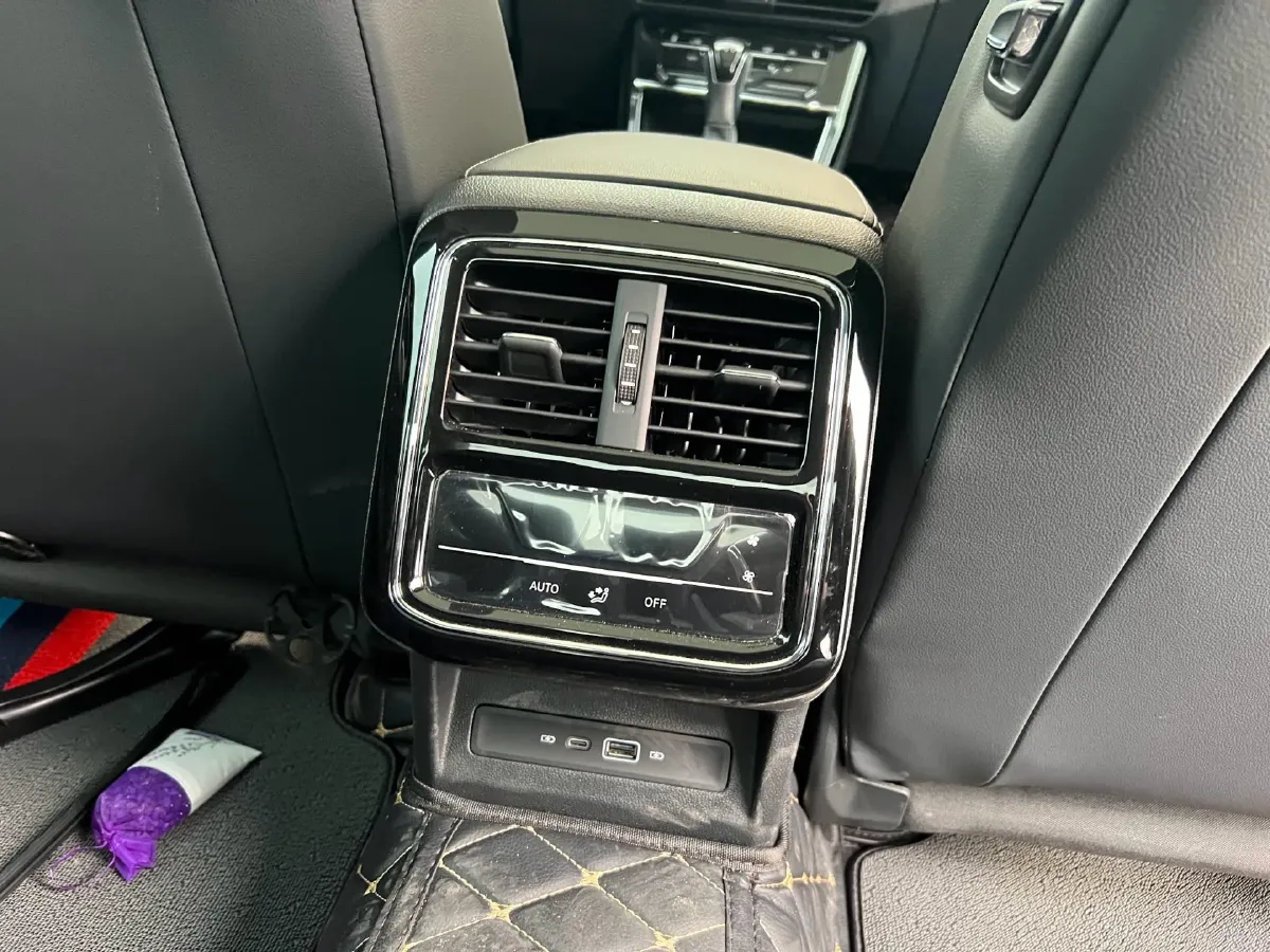 2025 Volkswagen Passat 2.0T 220HP L4 7DCT,autocango,china used car exporter,china ev exporter,chinese used car exporter,chinese used ev exporter