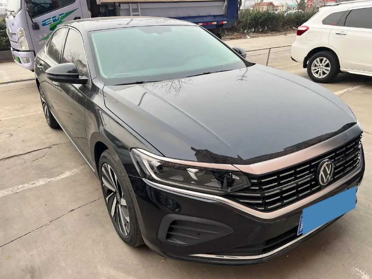 2025 Volkswagen Passat 2.0T 220HP L4 7DCT,autocango,china used car exporter,china ev exporter,chinese used car exporter,chinese used ev exporter
