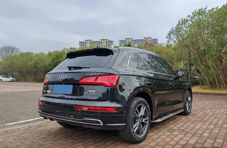 2020 Audi Q5L 2.0T 252HP L4 7DCT,autocango,china used car exporter,china ev exporter,chinese used car exporter,chinese used ev exporter