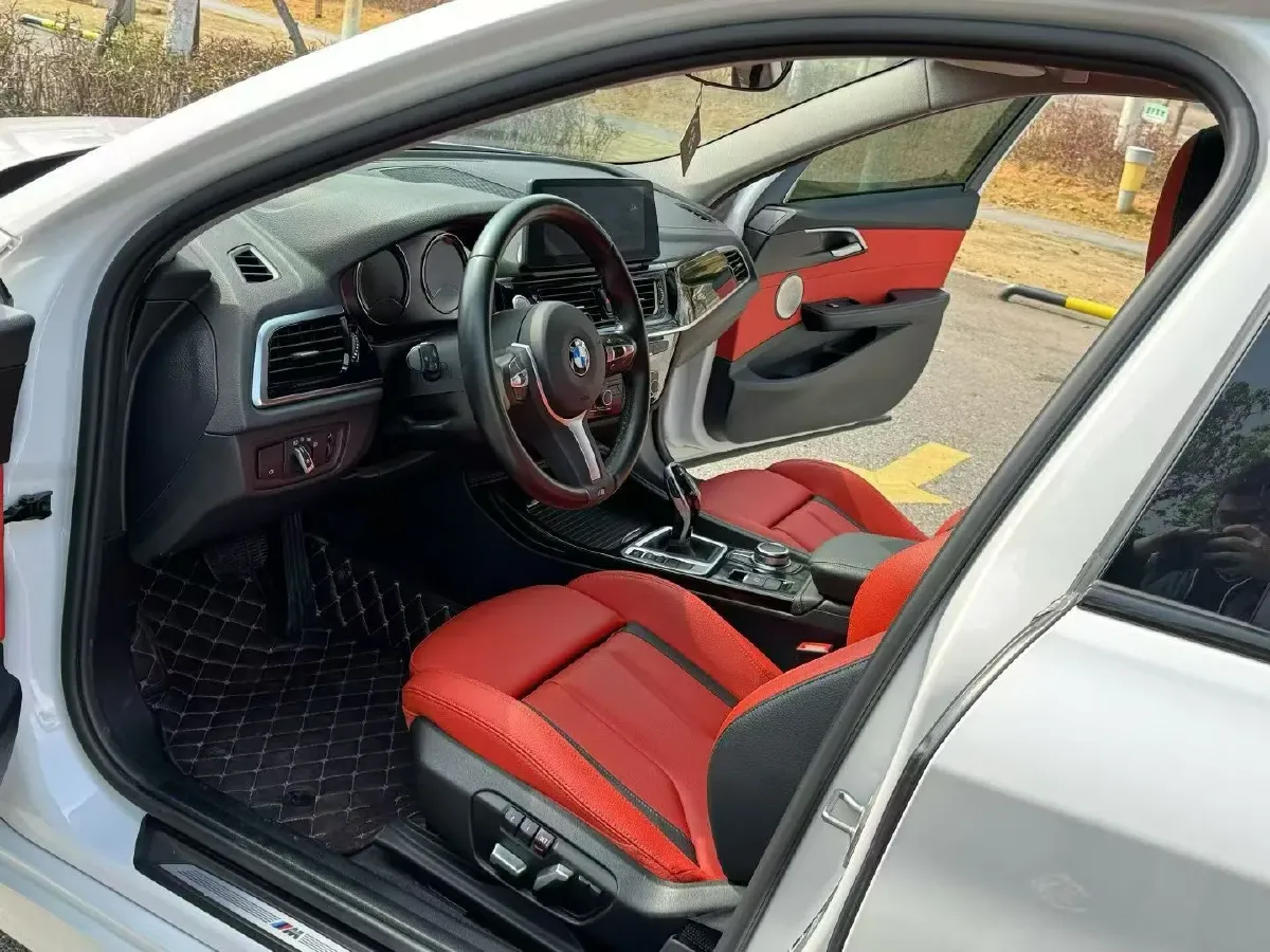 2022 BMW 1 Series 2.0T 192HP L4 7DCT,autocango,china used car exporter,china ev exporter,chinese used car exporter,chinese used ev exporter