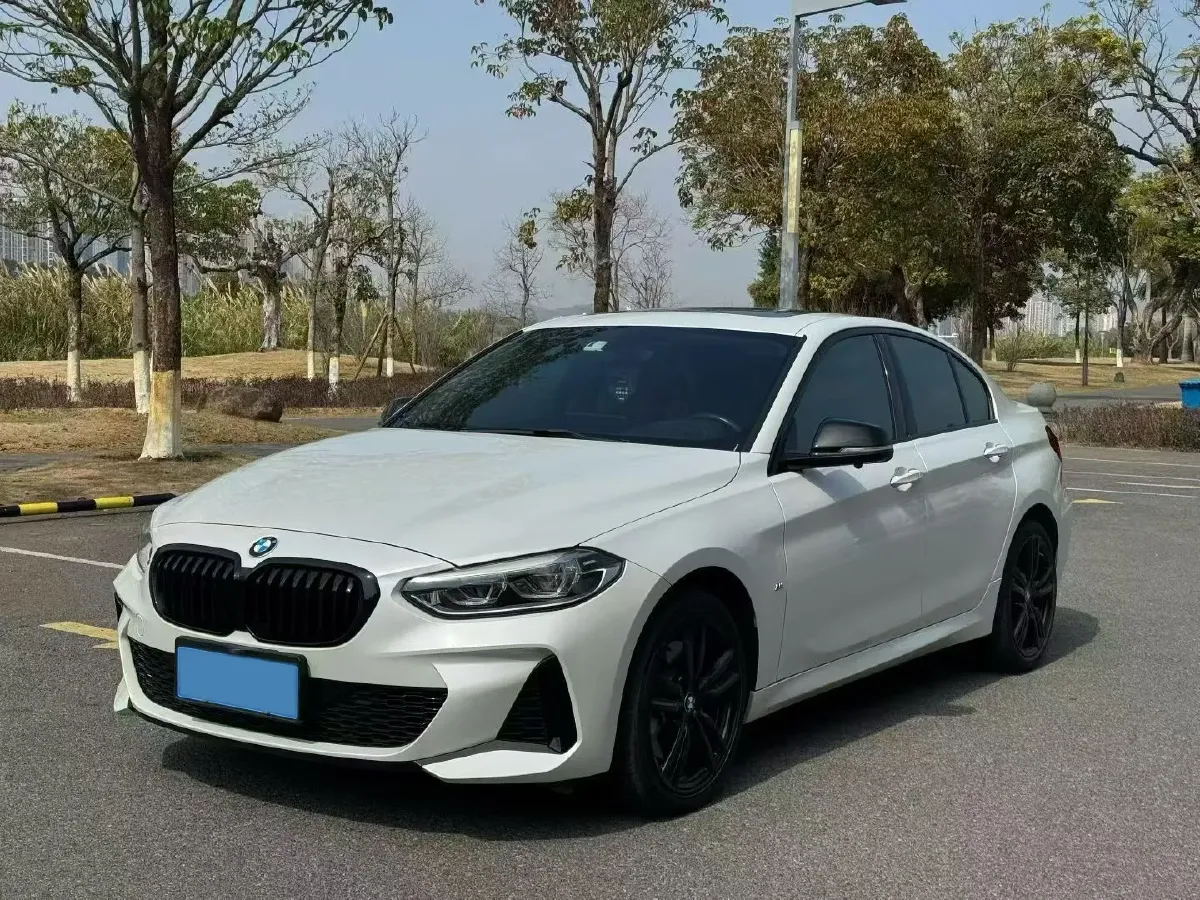 2022 BMW 1 Series 2.0T 192HP L4 7DCT,autocango,china used car exporter,china ev exporter,chinese used car exporter,chinese used ev exporter