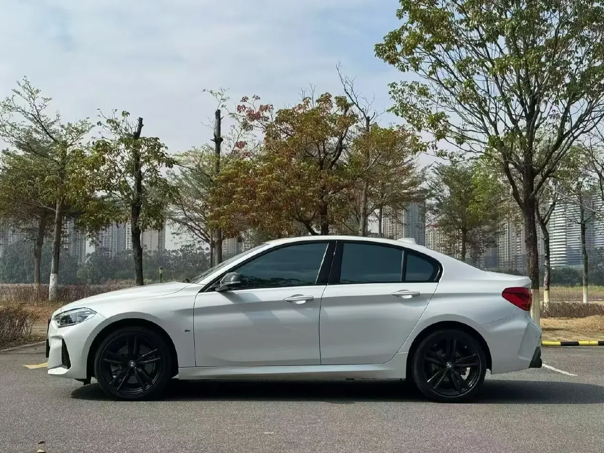 2022 BMW 1 Series 2.0T 192HP L4 7DCT,autocango,china used car exporter,china ev exporter,chinese used car exporter,chinese used ev exporter