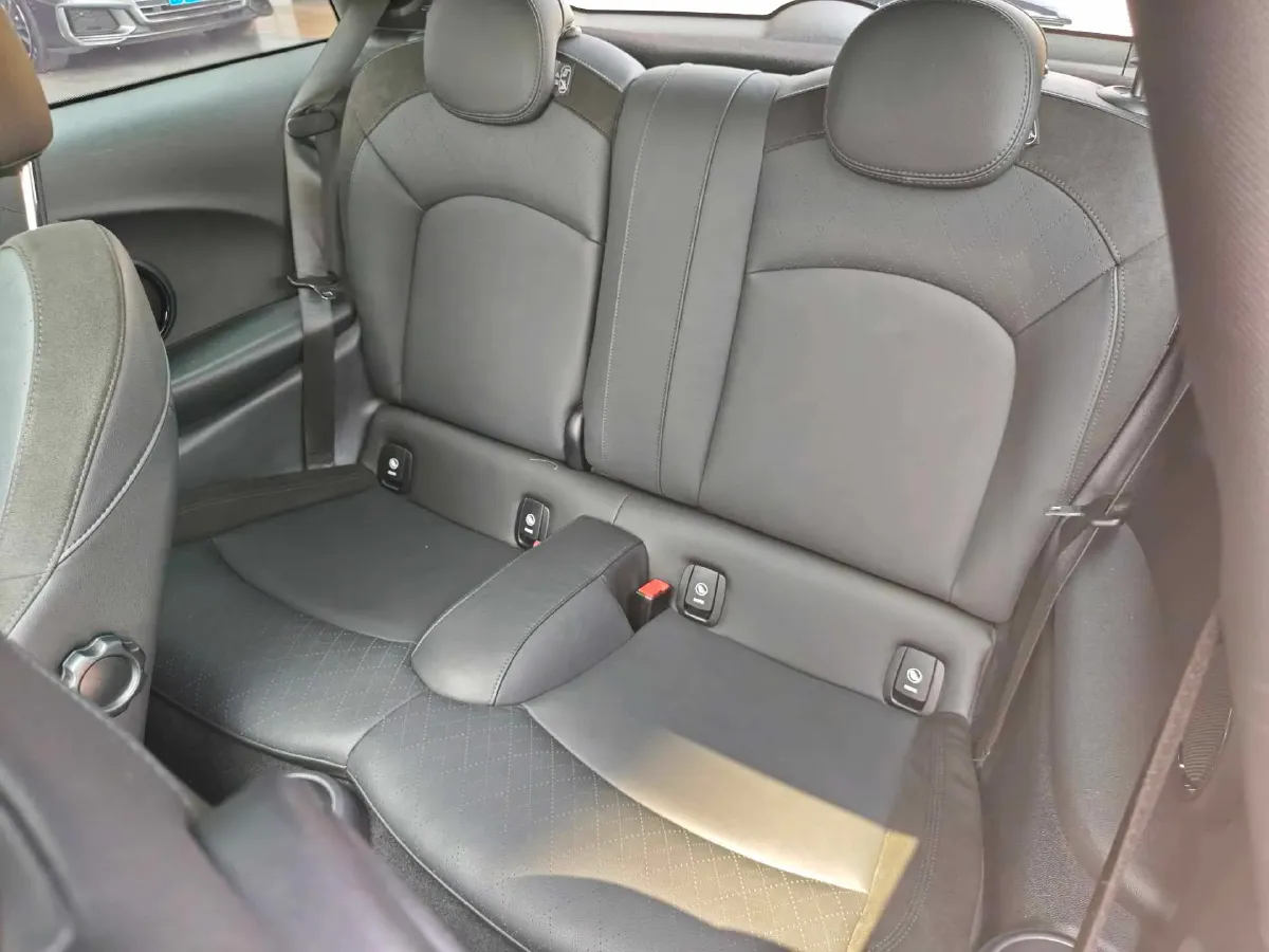 2021 MINI MINI 2.0T 192HP L4 7DCT,autocango,china used car exporter,china ev exporter,chinese used car exporter,chinese used ev exporter