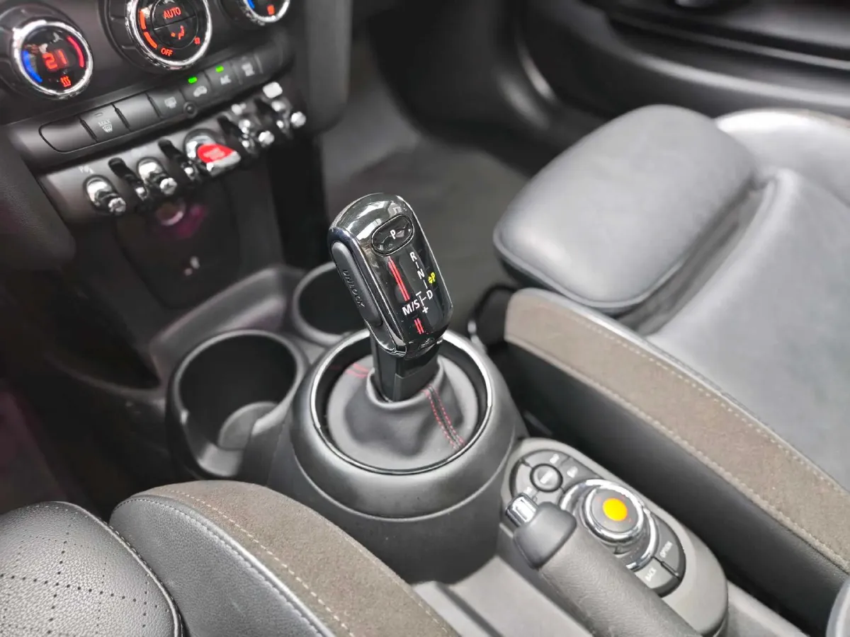 2021 MINI MINI 2.0T 192HP L4 7DCT,autocango,china used car exporter,china ev exporter,chinese used car exporter,chinese used ev exporter