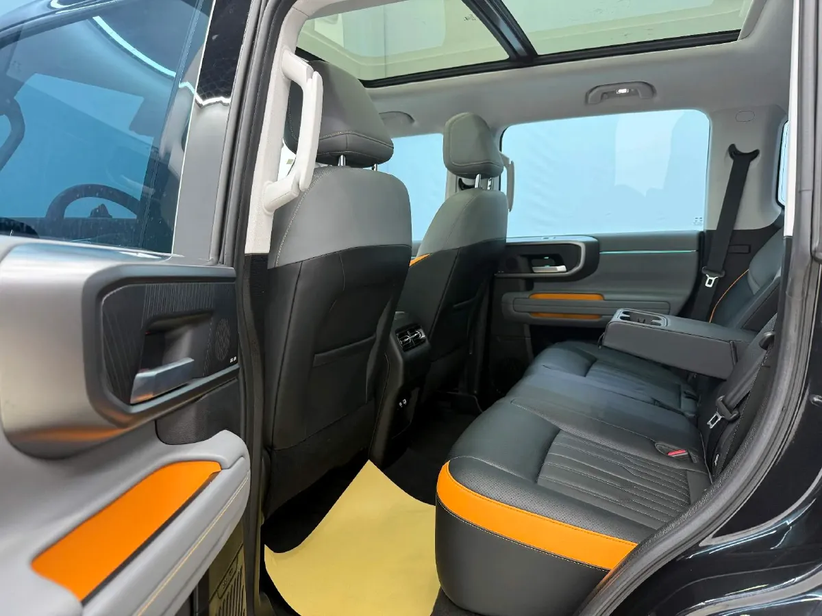 2024 Beijing BJ40 2.0T 245HP L4 8AT,autocango,china used car exporter,china ev exporter,chinese used car exporter,chinese used ev exporter