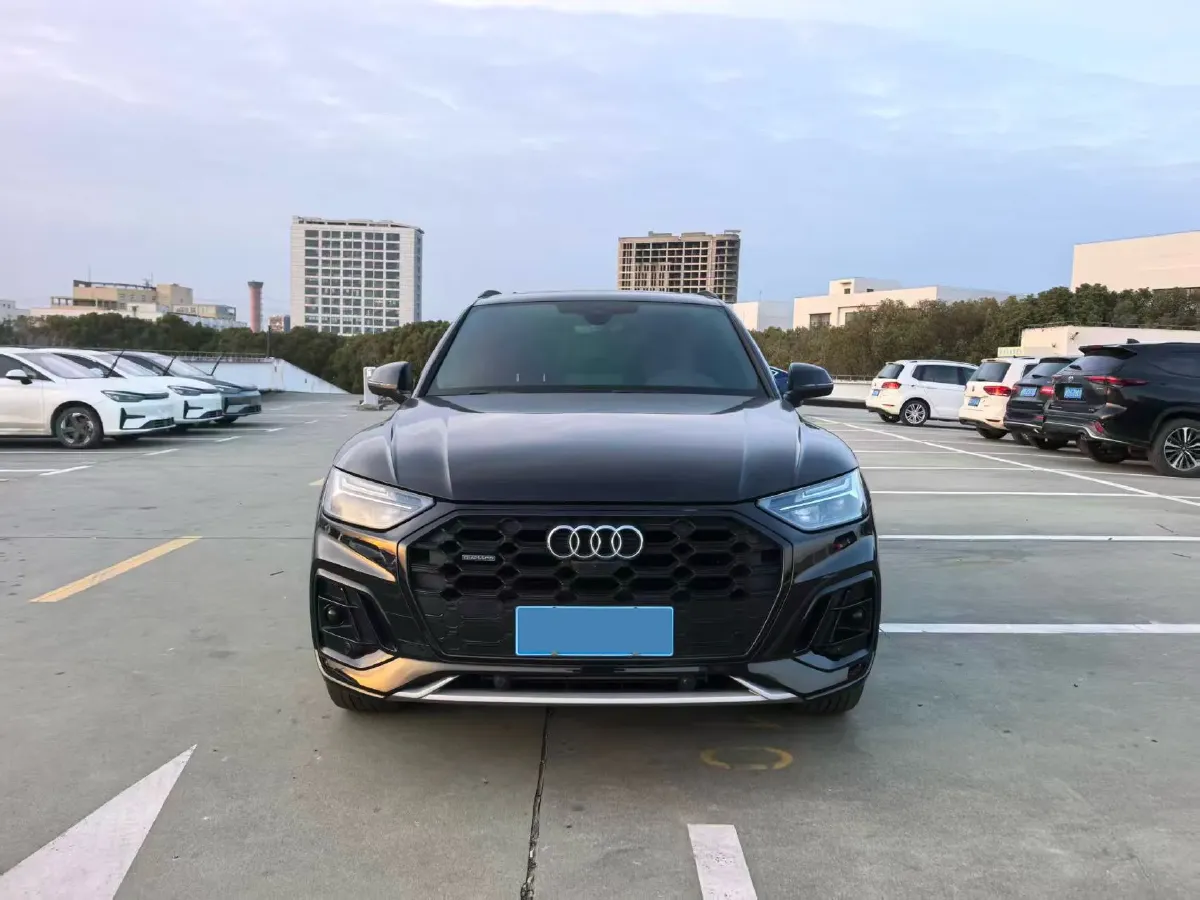 2024 Audi Q5L 2.0T 245HP L4 7DCT,autocango,china used car exporter,china ev exporter,chinese used car exporter,chinese used ev exporter