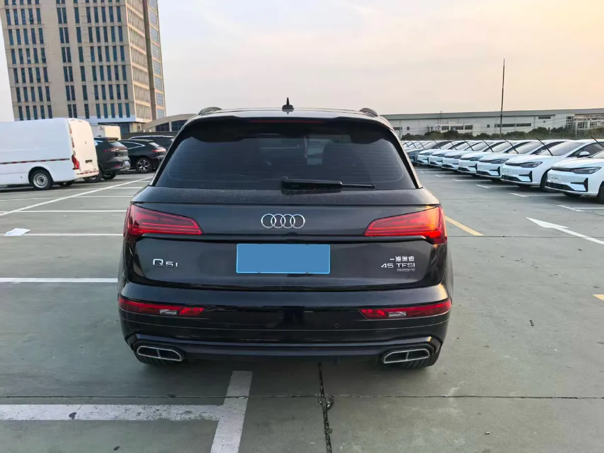 2024 Audi Q5L 2.0T 245HP L4 7DCT,autocango,china used car exporter,china ev exporter,chinese used car exporter,chinese used ev exporter