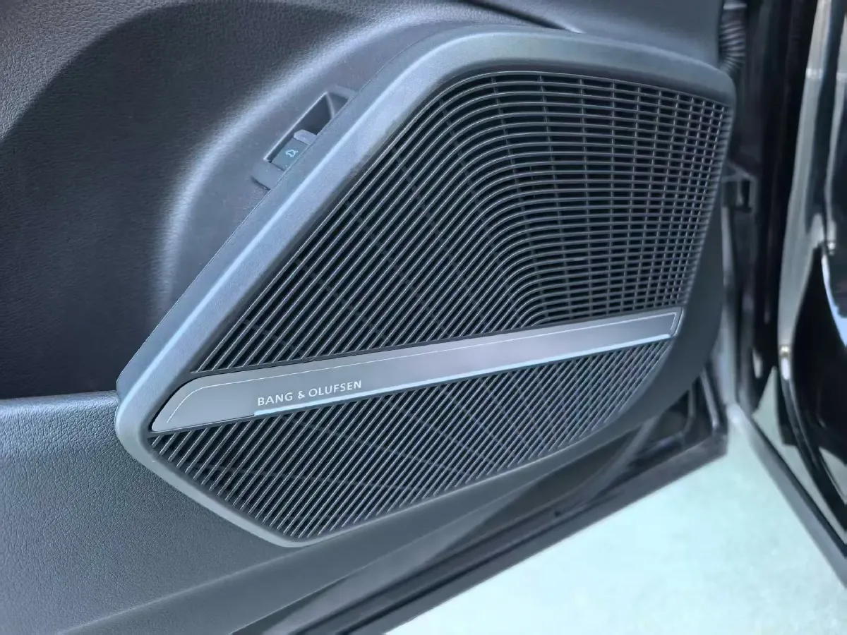 2024 Audi Q5L 2.0T 245HP L4 7DCT,autocango,china used car exporter,china ev exporter,chinese used car exporter,chinese used ev exporter