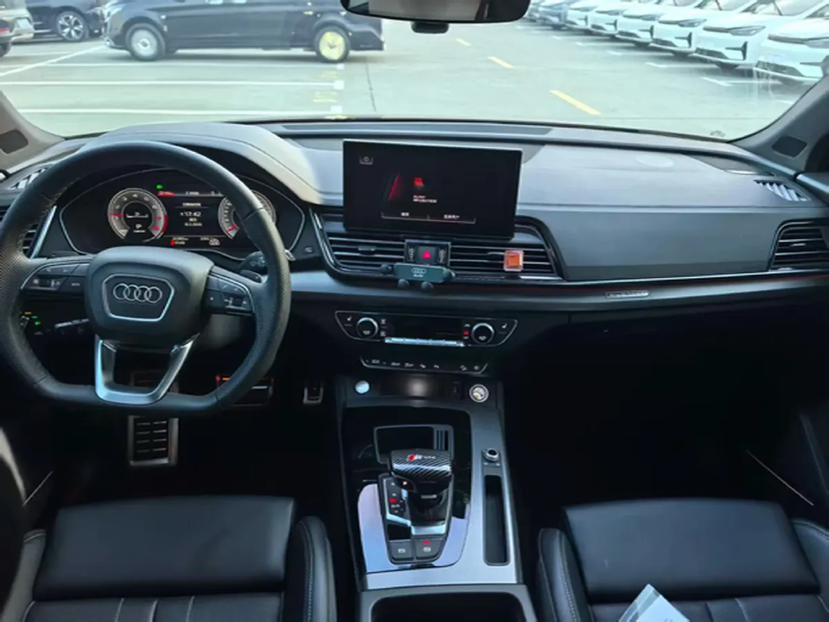 2024 Audi Q5L 2.0T 245HP L4 7DCT,autocango,china used car exporter,china ev exporter,chinese used car exporter,chinese used ev exporter