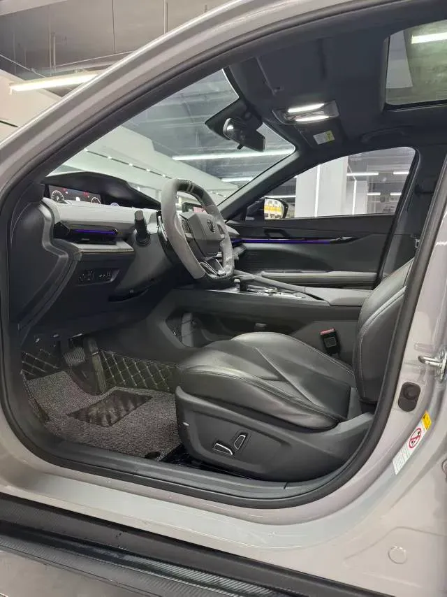 2022 ChangAn UNI-V 1.5T 188HP L4 7DCT,autocango,china used car exporter,china ev exporter,chinese used car exporter,chinese used ev exporter