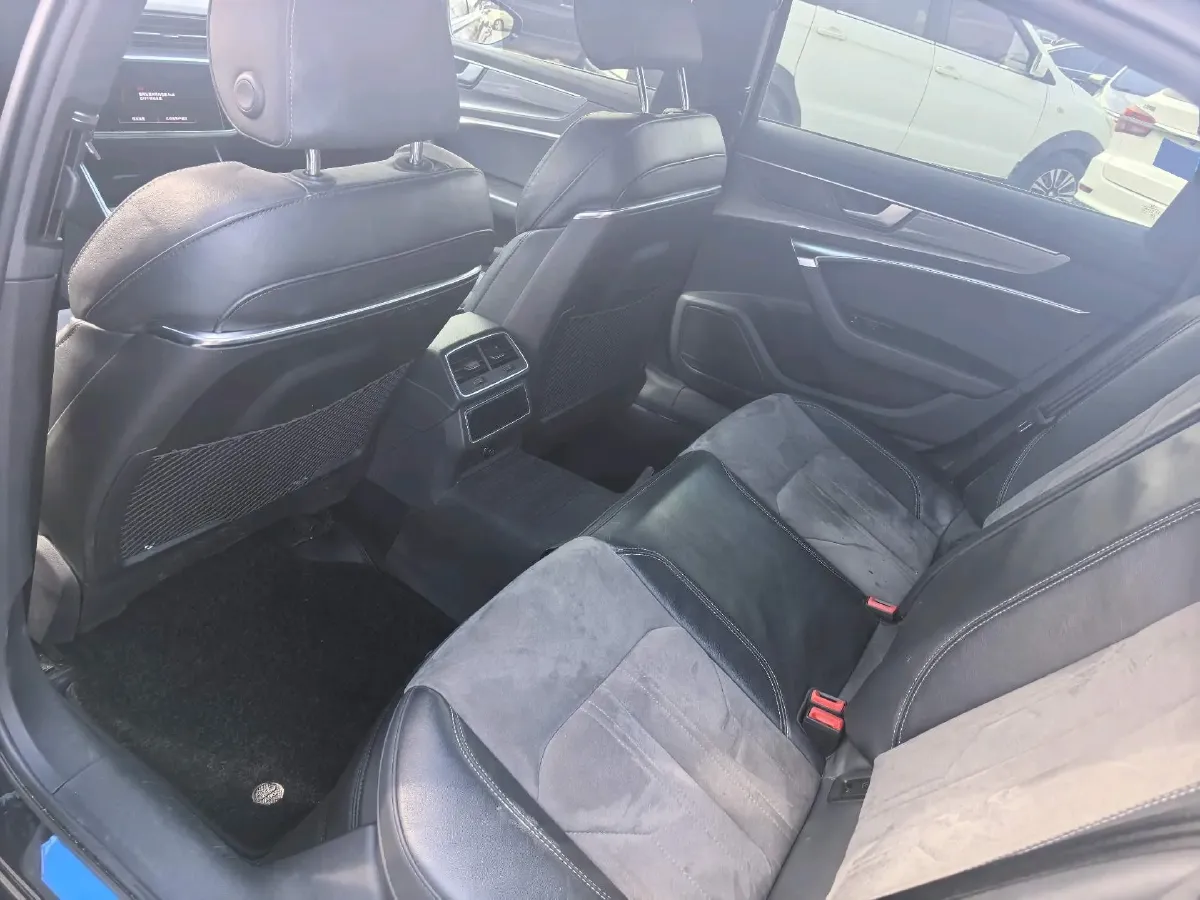 2021 Audi A6L 2.0T 224HP L4 7DCT,autocango,china used car exporter,china ev exporter,chinese used car exporter,chinese used ev exporter