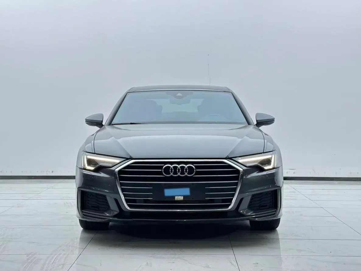 2021 Audi A6L 2.0T 224HP L4 7DCT,autocango,china used car exporter,china ev exporter,chinese used car exporter,chinese used ev exporter