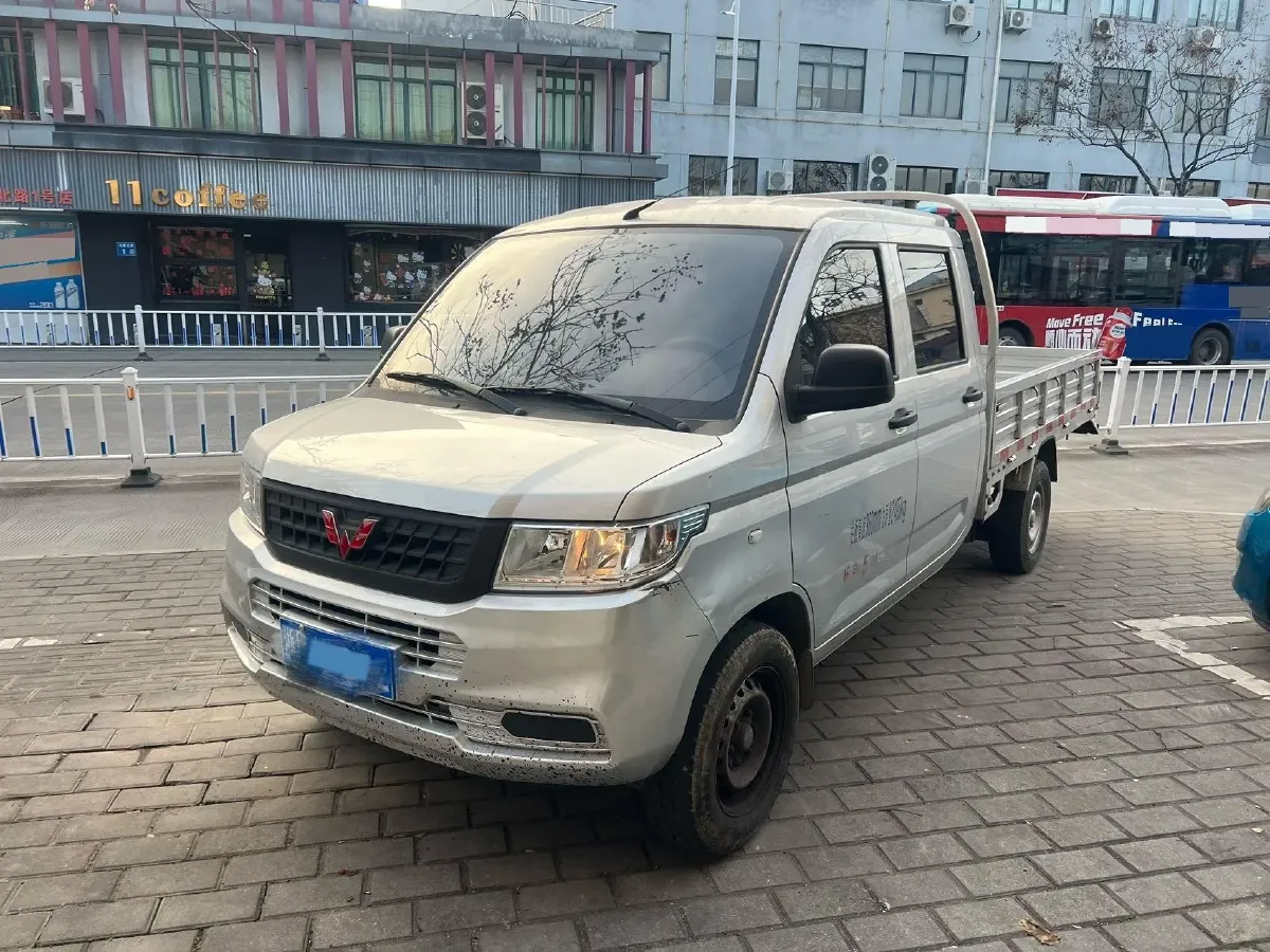 2023 WuLing RongGuang New Truck 1.5L 102HP L4 5MT,autocango,china used car exporter,china ev exporter,chinese used car exporter,chinese used ev exporter