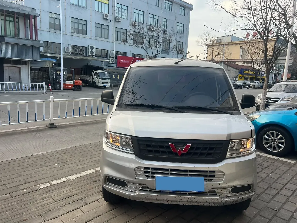 2023 WuLing RongGuang New Truck 1.5L 102HP L4 5MT,autocango,china used car exporter,china ev exporter,chinese used car exporter,chinese used ev exporter
