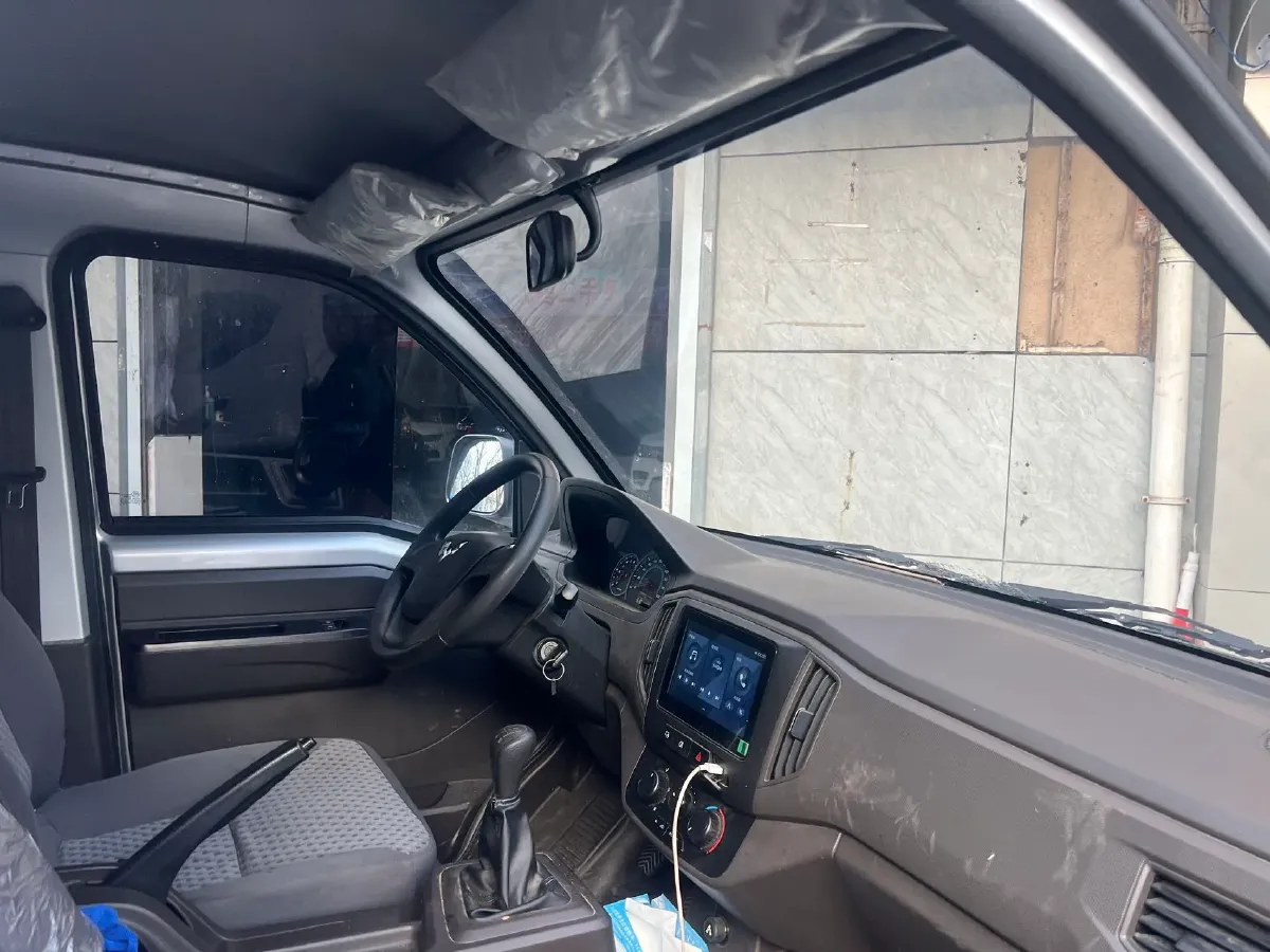 2023 WuLing RongGuang New Truck 1.5L 102HP L4 5MT,autocango,china used car exporter,china ev exporter,chinese used car exporter,chinese used ev exporter