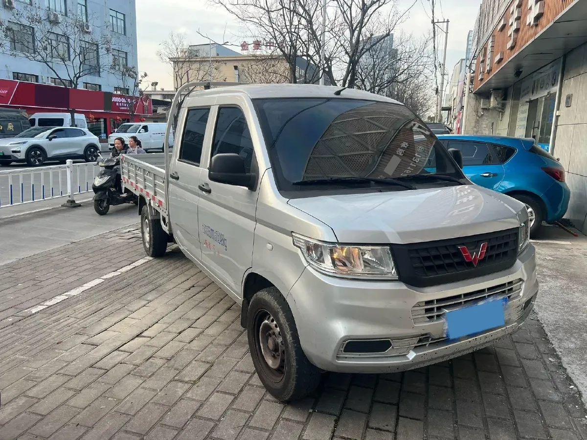 2023 WuLing RongGuang New Truck 1.5L 102HP L4 5MT,autocango,china used car exporter,china ev exporter,chinese used car exporter,chinese used ev exporter