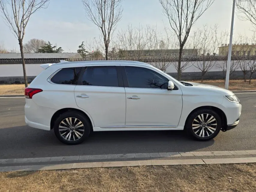2021 Mitsubishi Outlander 2.4L 192HP L4 CVT,autocango,china used car exporter,china ev exporter,chinese used car exporter,chinese used ev exporter