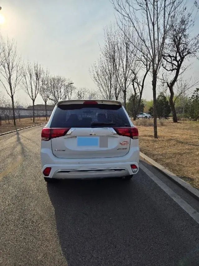 2021 Mitsubishi Outlander 2.4L 192HP L4 CVT,autocango,china used car exporter,china ev exporter,chinese used car exporter,chinese used ev exporter