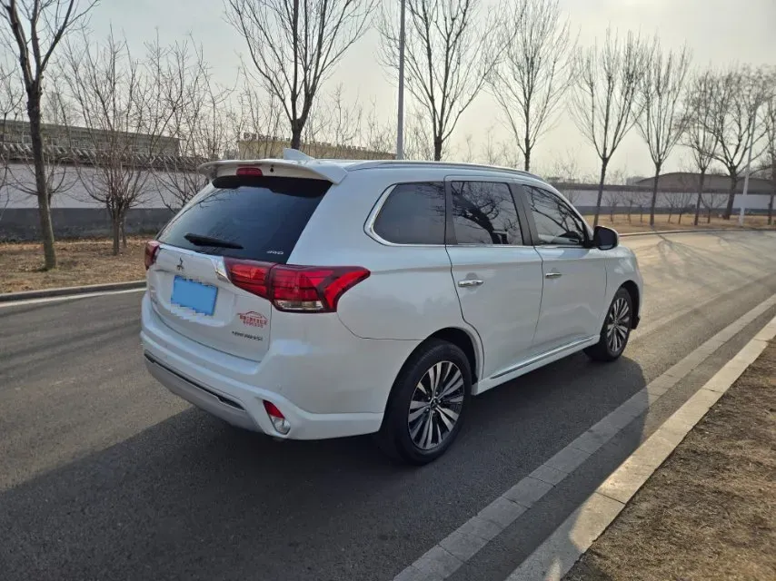 2021 Mitsubishi Outlander 2.4L 192HP L4 CVT,autocango,china used car exporter,china ev exporter,chinese used car exporter,chinese used ev exporter