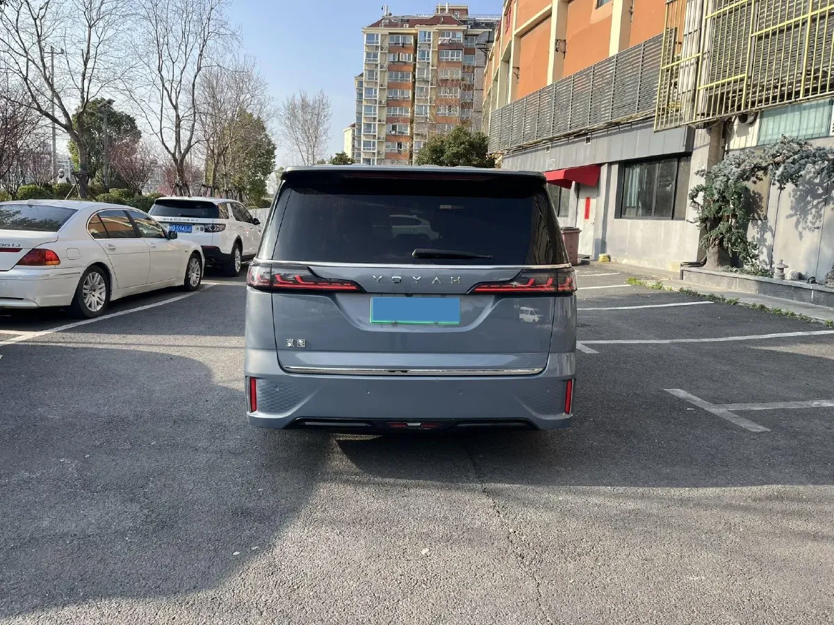 2022 Voyah Dream 1.5T 136HP L4 PHEV 25.57KWH,autocango,china used car exporter,china ev exporter,chinese used car exporter,chinese used ev exporter