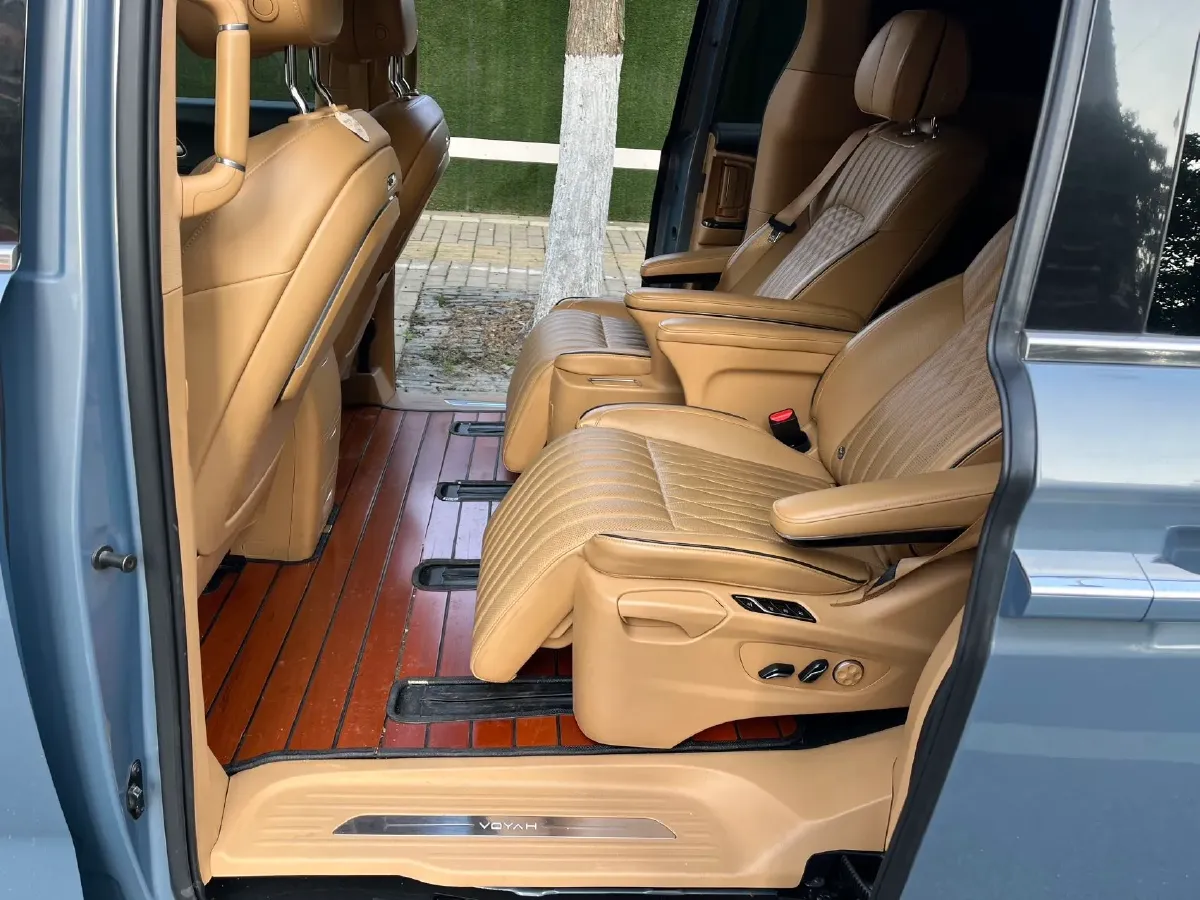 2022 Voyah Dream 1.5T 136HP L4 PHEV 25.57KWH,autocango,china used car exporter,china ev exporter,chinese used car exporter,chinese used ev exporter