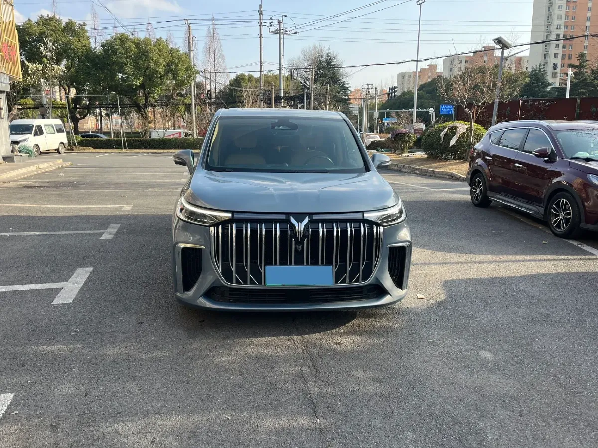 2022 Voyah Dream 1.5T 136HP L4 PHEV 25.57KWH,autocango,china used car exporter,china ev exporter,chinese used car exporter,chinese used ev exporter