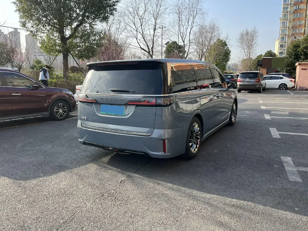 2022 Voyah Dream 1.5T 136HP L4 PHEV 25.57KWH,autocango,china used car exporter,china ev exporter,chinese used car exporter,chinese used ev exporter