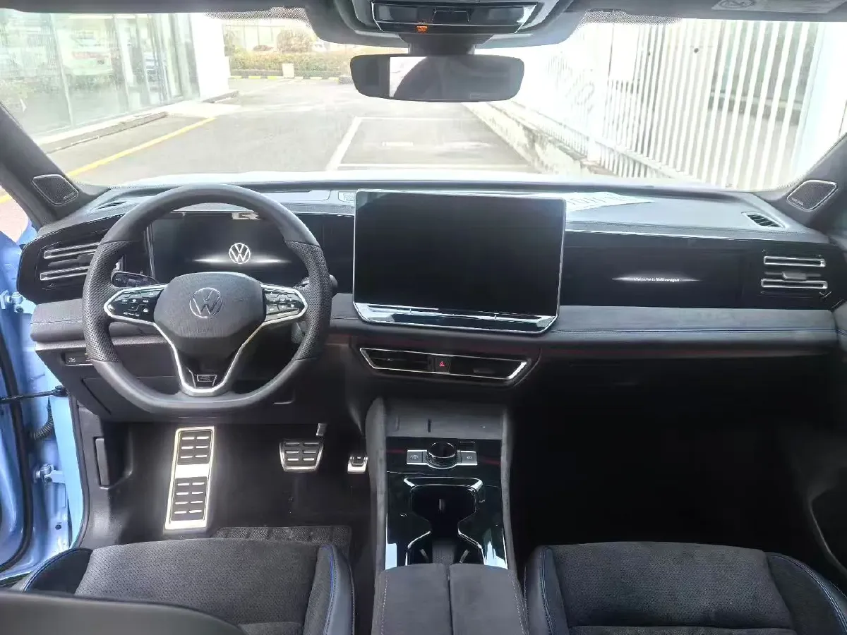 2024 Volkswagen Tiguan L 2.0T 220HP L4 7DCT,autocango,china used car exporter,china ev exporter,chinese used car exporter,chinese used ev exporter