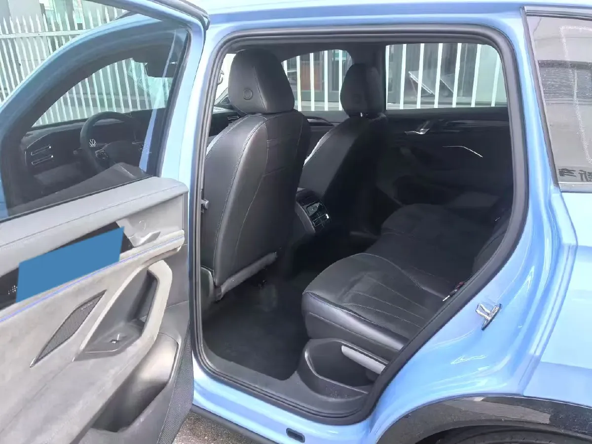 2024 Volkswagen Tiguan L 2.0T 220HP L4 7DCT,autocango,china used car exporter,china ev exporter,chinese used car exporter,chinese used ev exporter