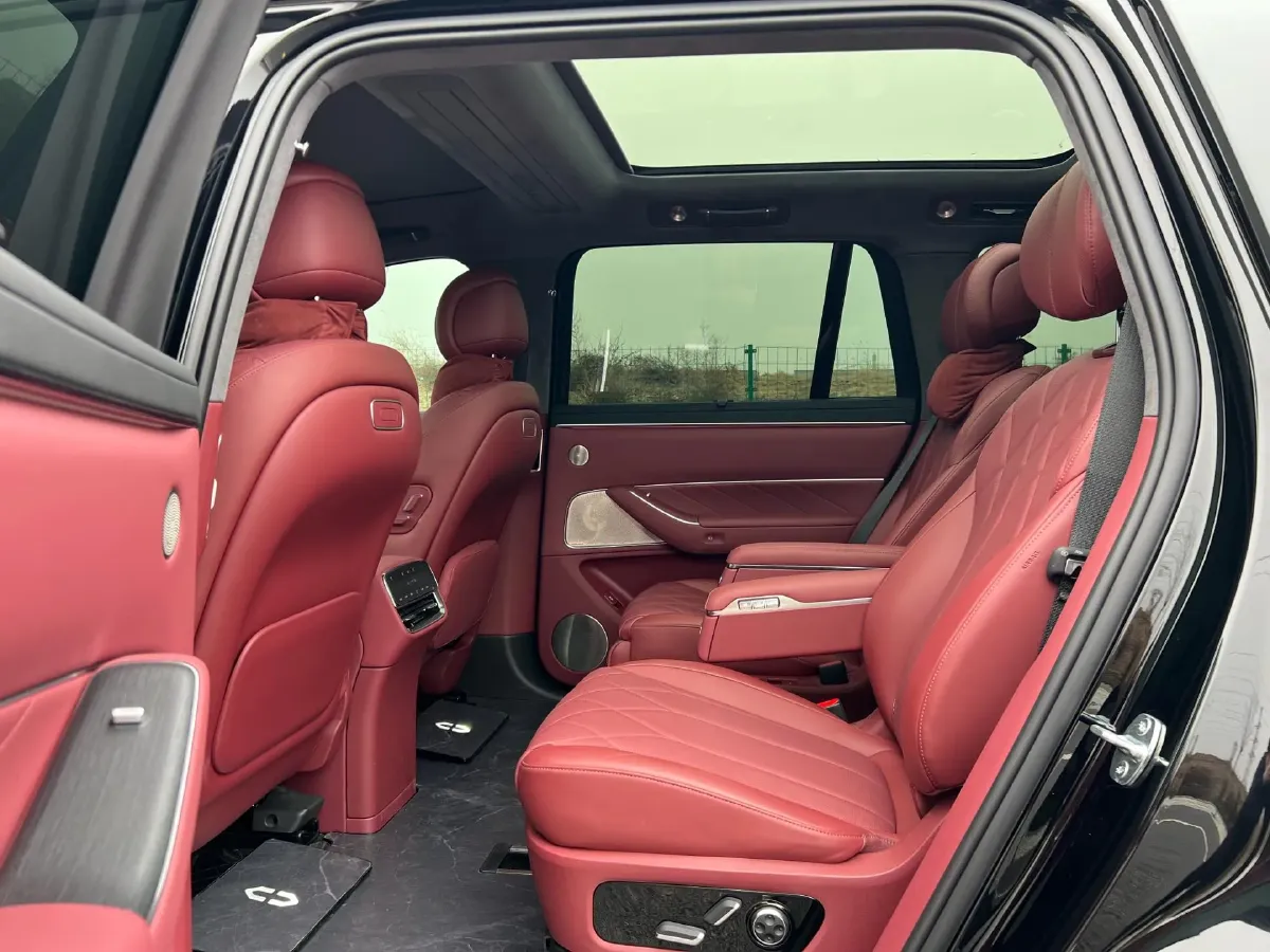 2025 AITO AITO M8 REEV 160HP REEV 53.4KWH,autocango,china used car exporter,china ev exporter,chinese used car exporter,chinese used ev exporter