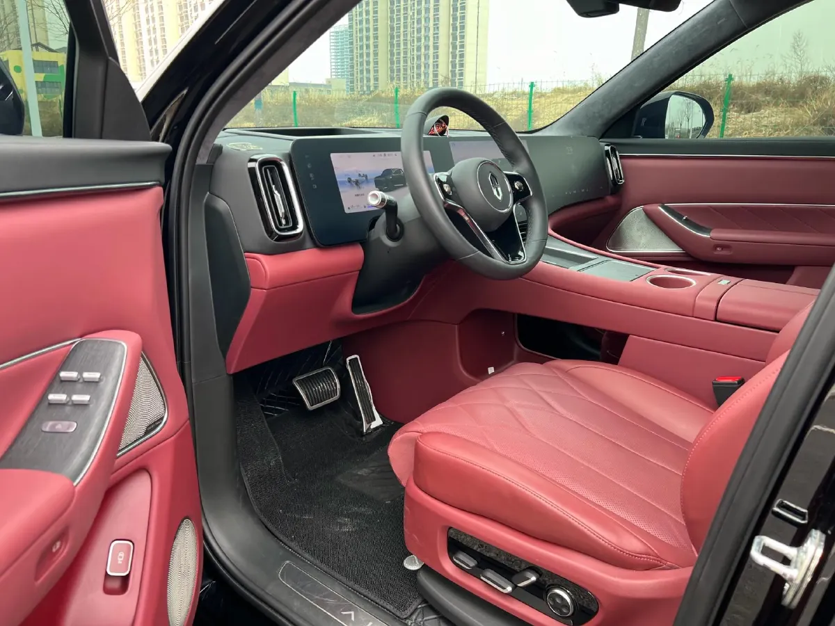 2025 AITO AITO M8 REEV 160HP REEV 53.4KWH,autocango,china used car exporter,china ev exporter,chinese used car exporter,chinese used ev exporter