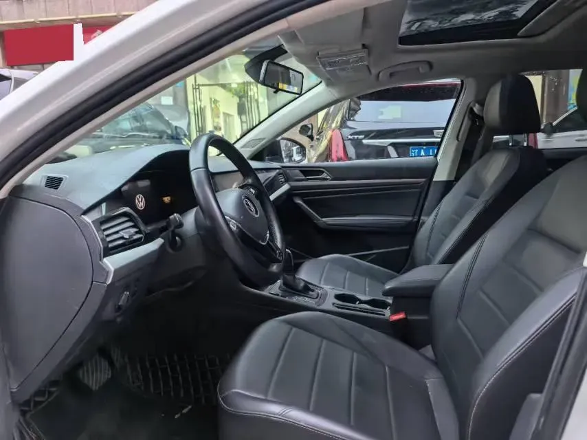 2022 Bestune B70 2.0T 224HP L4 6AT,autocango,china used car exporter,china ev exporter,chinese used car exporter,chinese used ev exporter