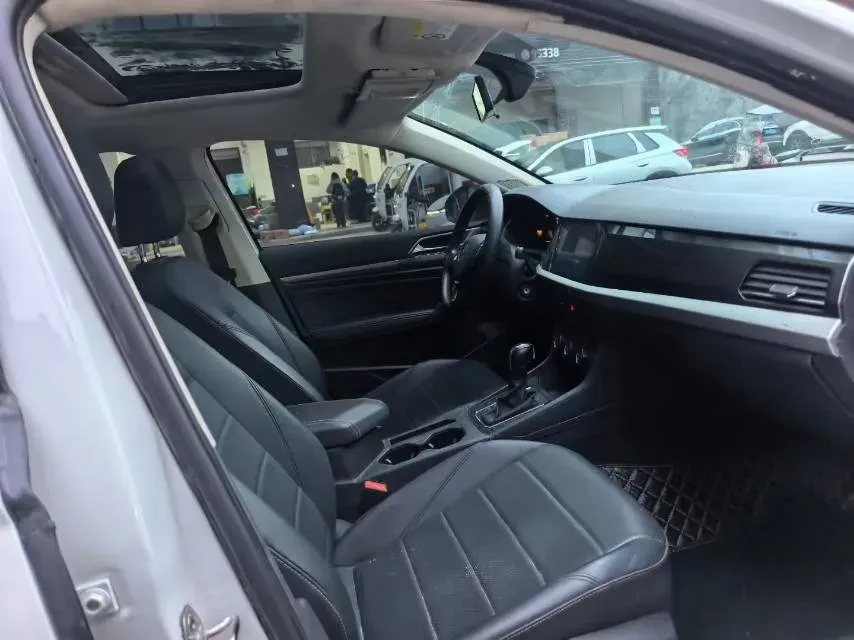 2022 Bestune B70 2.0T 224HP L4 6AT,autocango,china used car exporter,china ev exporter,chinese used car exporter,chinese used ev exporter