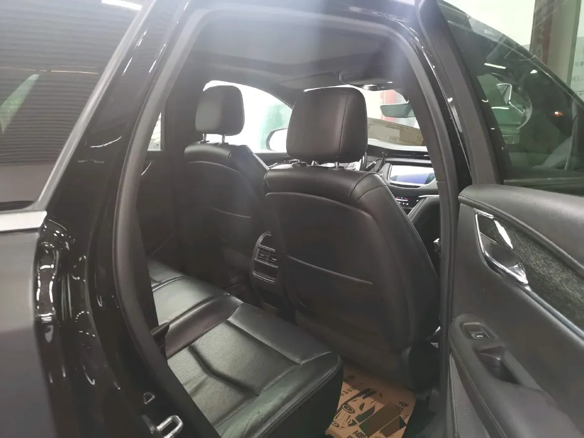 2021 Cadillac XT5 2.0T 237HP L4 9AT,autocango,china used car exporter,china ev exporter,chinese used car exporter,chinese used ev exporter