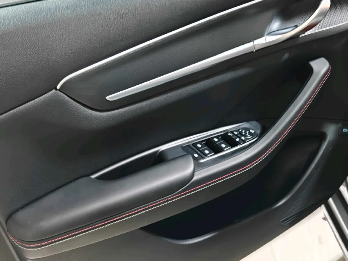 2022 Roewe RX5 MAX 1.5T 181HP L4 6AT,autocango,china used car exporter,china ev exporter,chinese used car exporter,chinese used ev exporter