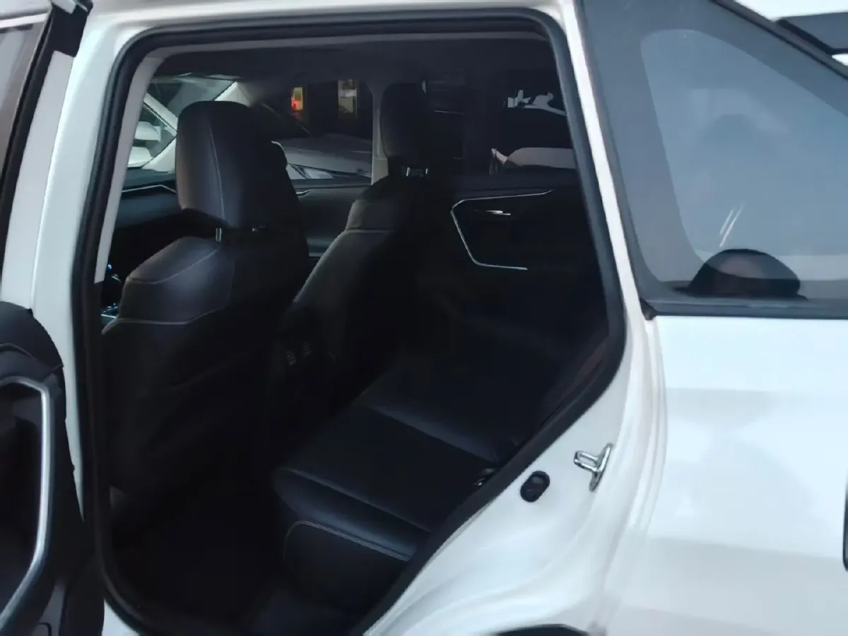 2021 Toyota RAV4 2.0L 171HP L4 CVT,autocango,china used car exporter,china ev exporter,chinese used car exporter,chinese used ev exporter