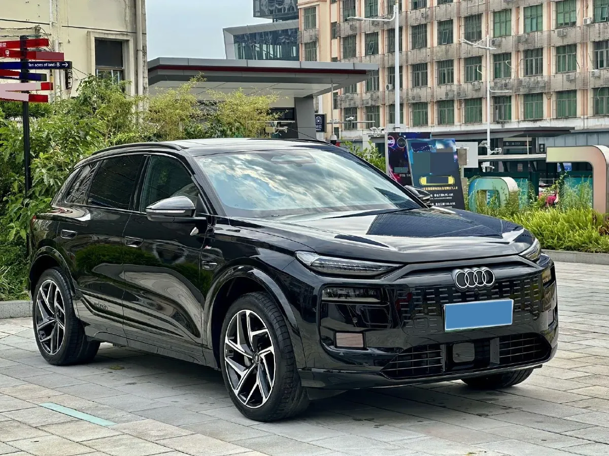 2025 Audi Q5L 2.0T 190HP L4 7DCT,autocango,china used car exporter,china ev exporter,chinese used car exporter,chinese used ev exporter