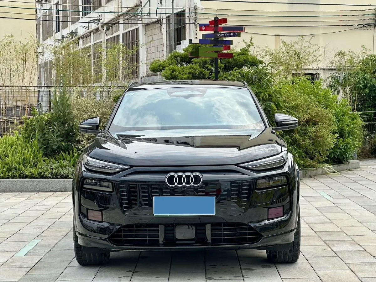 2025 Audi Q5L 2.0T 190HP L4 7DCT,autocango,china used car exporter,china ev exporter,chinese used car exporter,chinese used ev exporter