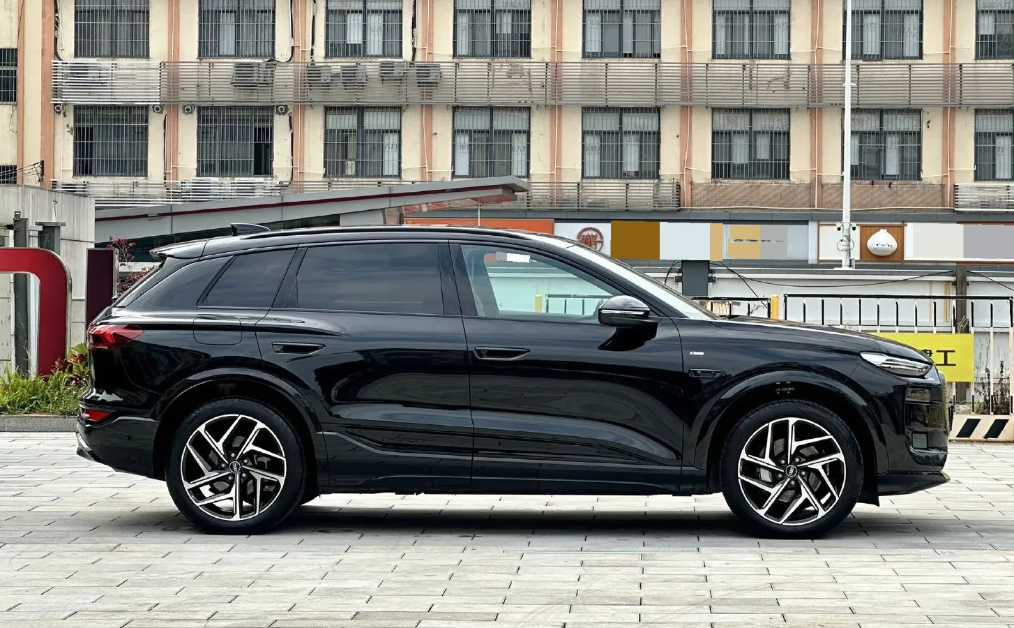 2025 Audi Q5L 2.0T 190HP L4 7DCT,autocango,china used car exporter,china ev exporter,chinese used car exporter,chinese used ev exporter