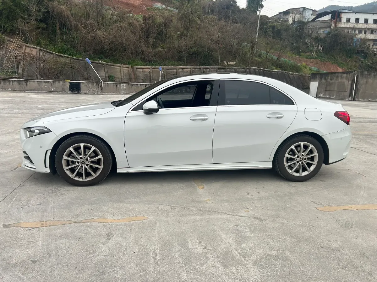2021 Mercedes-Benz A Class 1.3T 163HP L4 7DCT,autocango,china used car exporter,china ev exporter,chinese used car exporter,chinese used ev exporter